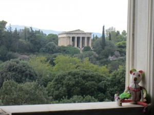 Mi Ton Teiow explores the archaeology and classical culture of ancient Greece, which included stories and myths about bears and people.
